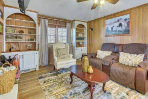 River, Trails & Wine! Extended Escape Near Mt Airy - Interiør