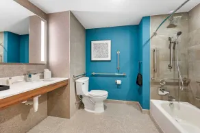Cambria Hotel Nashville Midtown - Bathroom