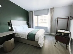 Starlight Hotel Near LGA Airport - Room