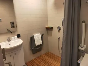 Comin' Place - Baño