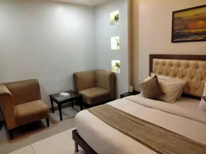 Green Castle - Room