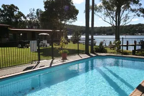 Lake Edge Apartments - Piscina