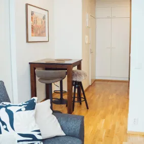 Relax & Explore, Sauna, Metro & Malls 3 Mins Away - Wohnzimmer