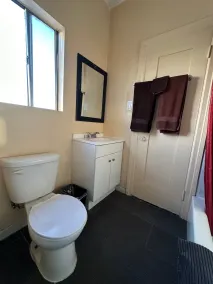 Unity Hotel - No Parking & Rooms Are Upstairs - Baño