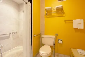 Economy Inn & Suites - Bathroom