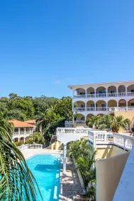 West End Dive Resort - Pool