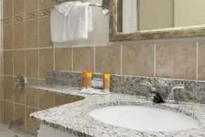 Travelodge by Wyndham Edmonton East - Salle de bain