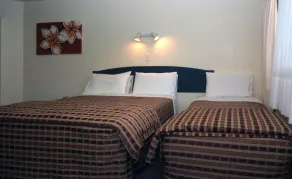 Baycourt Lakefront Motel - Chambre