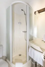 Brit Hôtel Chambery - Salle de bain