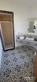 Wiebe Motel - Bathroom