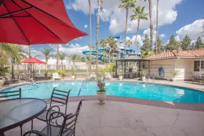Best Inn & Suites - Piscine