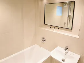 Yennadon Cottage - Bathroom