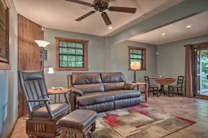 Yellow Mountain Blairsville Cabin w/ Scenic Deck - Innvendig