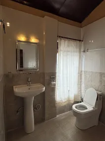 Travellers Jungle Camp-Sauraha - Bathroom