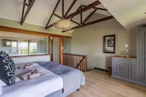 Hog Hollow Country Lodge - Room