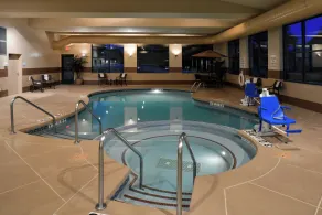Holiday Inn Express Hotel & Suites Milwaukee-New Berlin by IHG - Pool