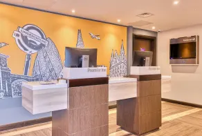 Premier Inn Milton Keynes Central - Avebury Boulevard - Reception