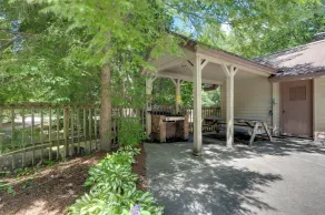 Riverfront Retreat w/ Deck: 1 Mi to Loon Mtn! - Innenbereich
