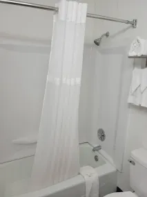 Quality Inn Terre Haute University Area - Salle de bain