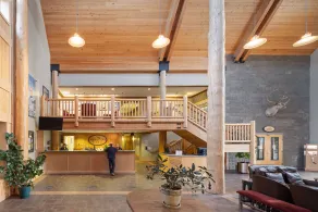 Talkeetna Alaskan Lodge - Hall
