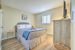 Golf, Ski + Fish: Cabin w/ Deck in Tobyhanna! - Innenbereich