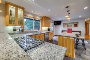 NW Family Oasis: 6BR Modern Gem Near Rainier! - Interiör