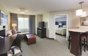 Staybridge Suites Canton by IHG - Chambre