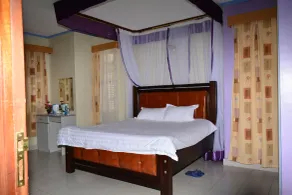 Tommy's Lounge Apartments - Room