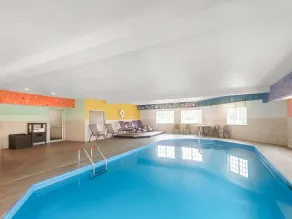 Comfort Inn & Suites Bellevue - Omaha Offutt AFB - Piscine