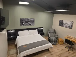 Sugarcreek Village Inn - Room