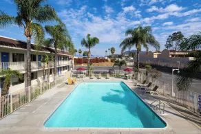 Motel 6 Jurupa Valley CA Riverside West - Pool