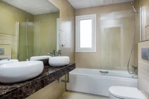 Calma Holiday Villas - Bathroom