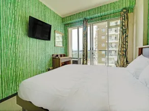 OYO Life 93065 Apartemen Gateway Pasteur By Glory Rent - Zimmer