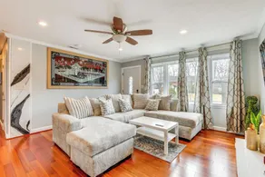 Spacious Home w/ Tranquil Patio ~ 29 Mi to DC! - Innvendig