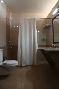 Clarks Exotica Resort & Camp, Dechu-Jodhpur - Salle de bain