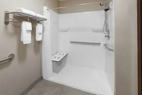 Super 8 by Wyndham Fairmont - Salle de bain