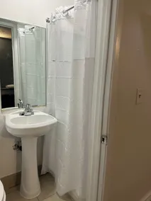 Budget Inn Hollywood - Bathroom