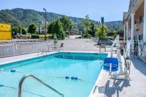 Quality Inn - Piscine