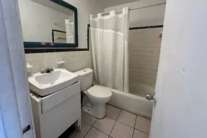 Arrow Motel by OYO Near Downtown - Bathroom