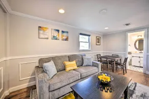 Bay Shore Vacation Rental ~ 7 Mi to the Beach - Interior