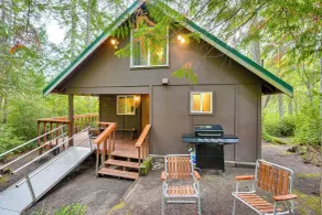 Cozy Hideaway on Key Peninsula w/ Serene Views! - Innvendig