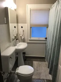 Beautiful Luxury Suite A & B of Shorewood Home - Bathroom