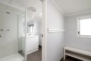 Tin Can Bay's Sleepy Lagoon Motel - Bathroom