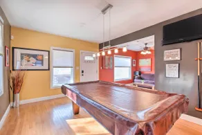 Ideally Located DC Home w/ Pool Table & Patio - Interiör