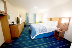 Arya Inn & Suites - Chambre