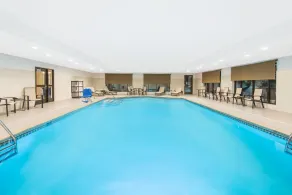 Wingate by Wyndham Niagara Falls - Piscine