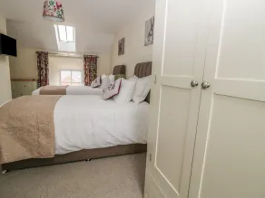 The Turnip Barn - Rom