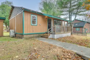 2 Mi to Lake Champlain: Cabin w/ River Access! - Innenbereich