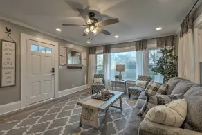 Cedar Falls Country Cottage Near the Zoo! - Interior