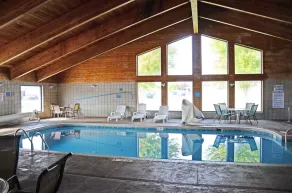 Baymont by Wyndham Waupun - Pool